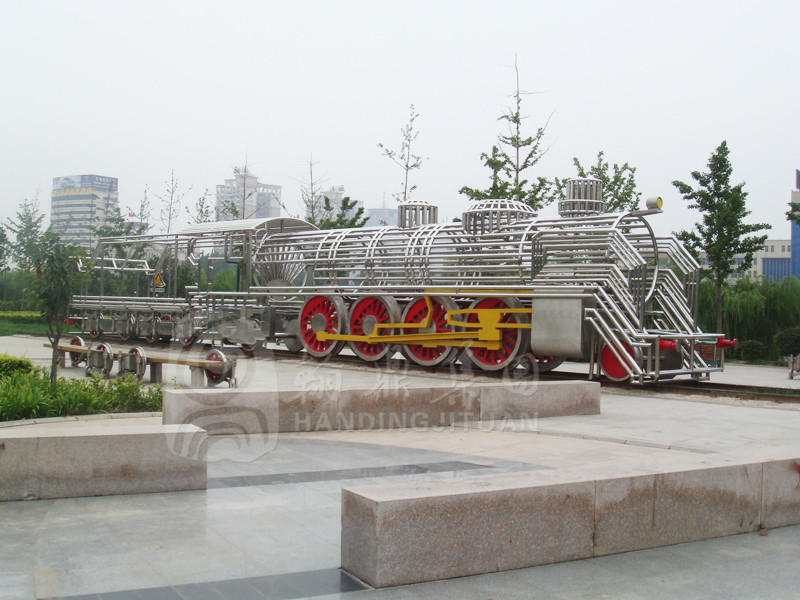 火车头，材质：不锈钢，规格：28m，位于：郑州.JPG